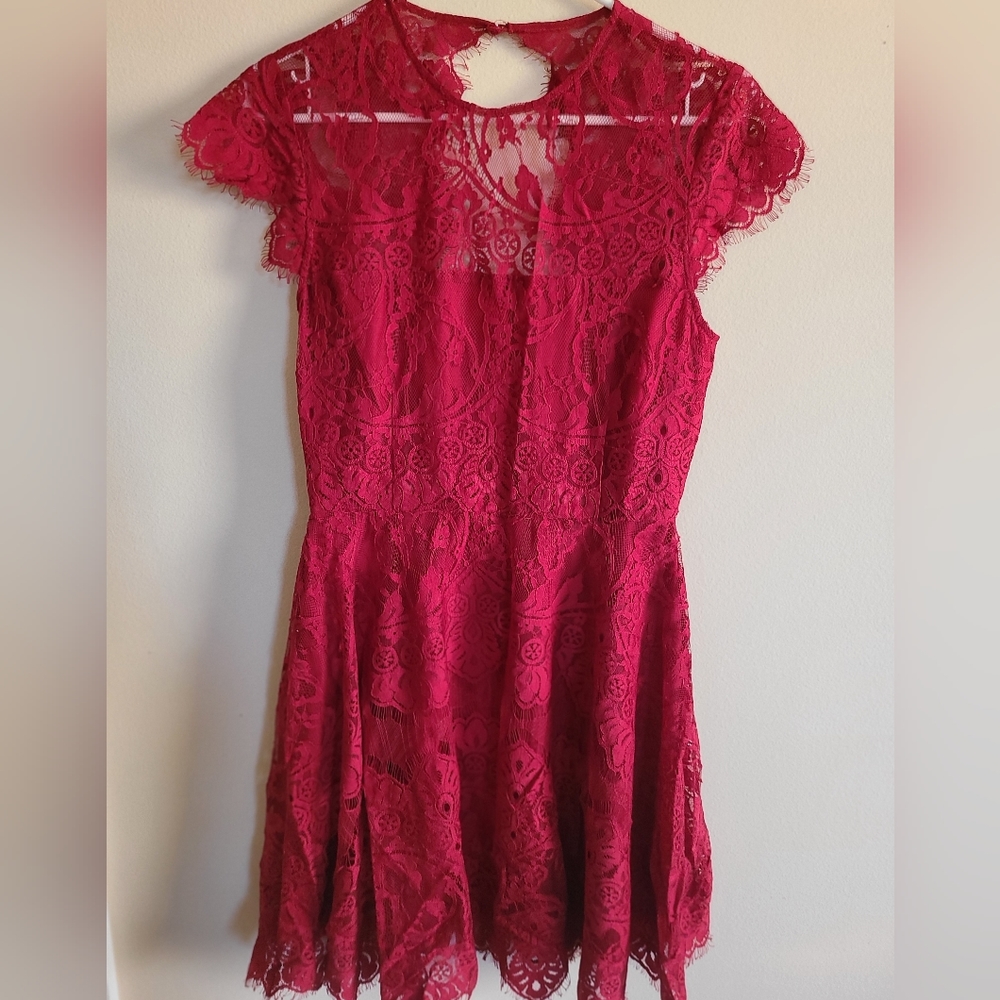 BB DAKOTA red lace cocktail dress